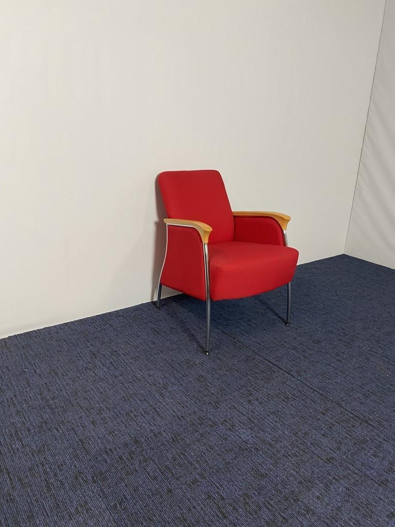 Fauteuil Vepa, rode stoffering, chroom 4-poot onderstel
