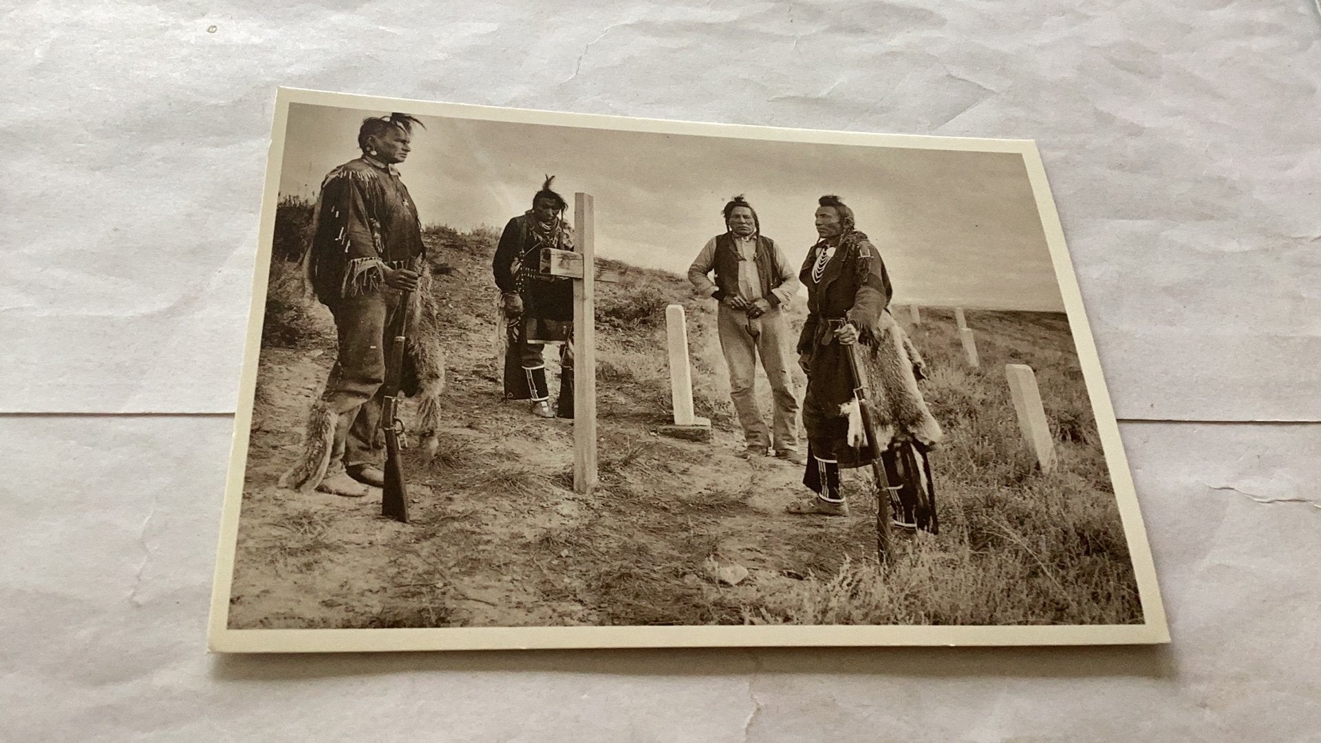 4 Indianen op de foto uit 1994, Ophalen of Verzenden, Voor 1940, Zo goed als nieuw