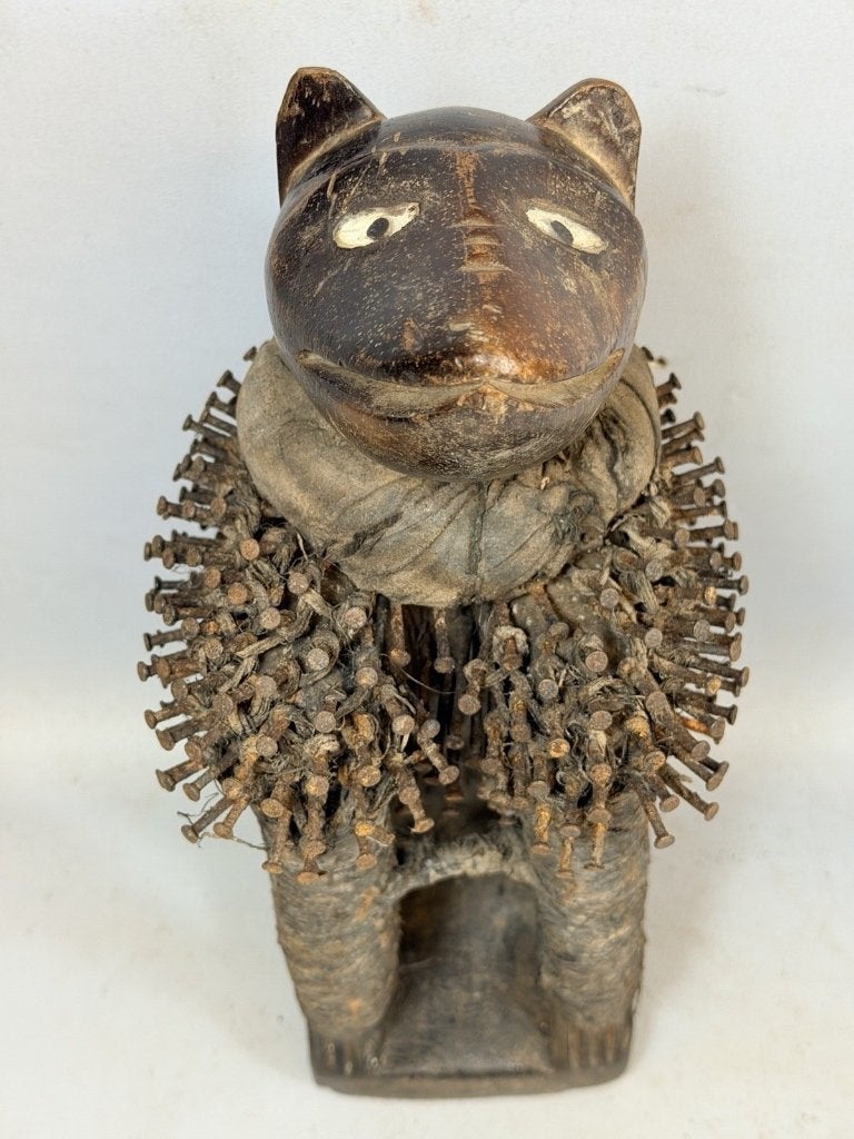 260928 Afrikaans Fetisch Bakongo Nkisi Nkondi sitting dog., Ophalen of Verzenden