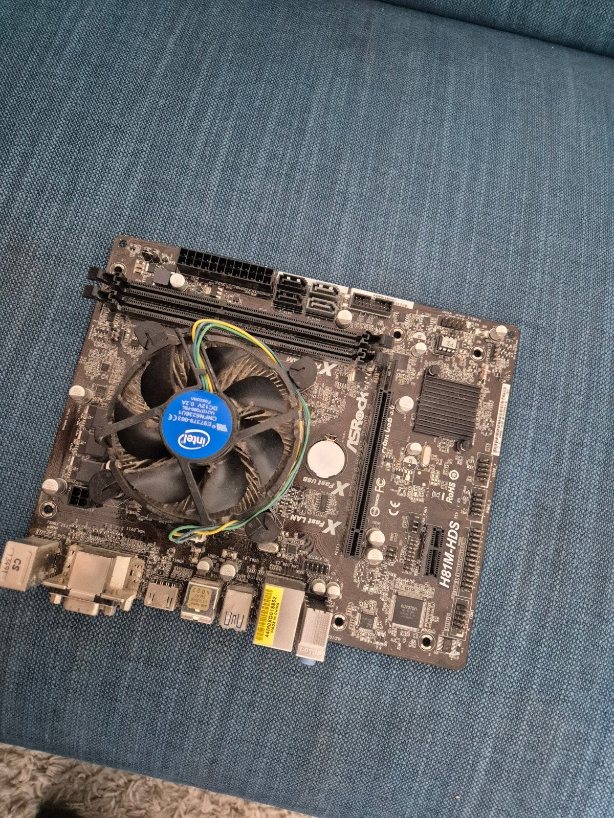 ASRock H81M-HDS Moederbord met Intel CPU en Koeler, Gebruikt, Micro ATX, Ophalen of Verzenden, LGA 1150
