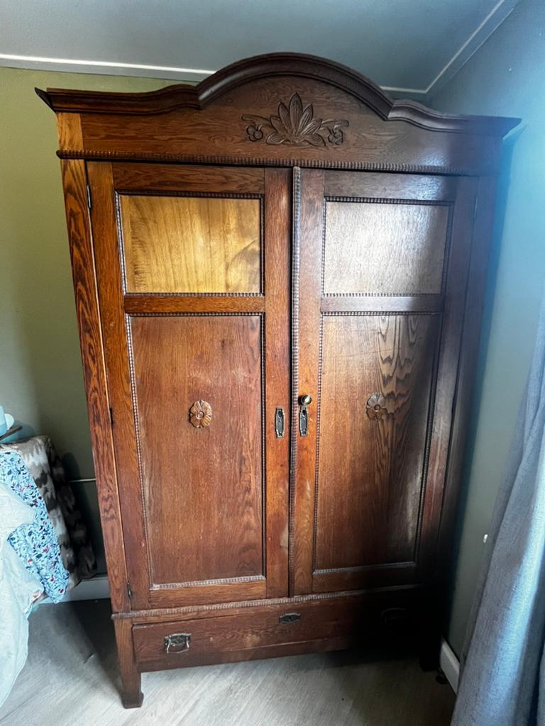 Gratis garderobe kast kledingkast, Antiek en Kunst, Ophalen