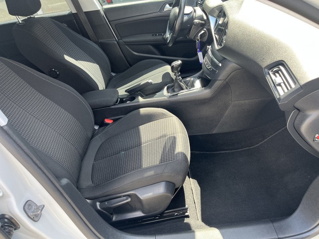 Peugeot 308 SW 1.2 PureTech Active Pack Trekhaak / Led /Pdc, Auto's, Voorwielaandrijving, Parkeersensor, Gebruikt, Euro 6