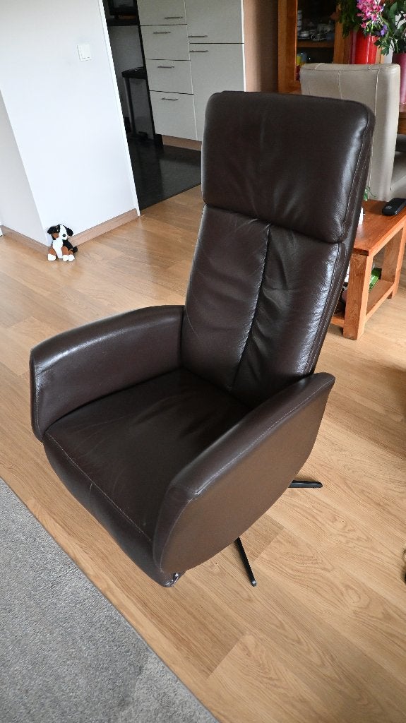 Leren Fauteuil, elecktrisch verstelbaar, Ophalen, Minder dan 50 cm, Gebruikt, Minder dan 75 cm