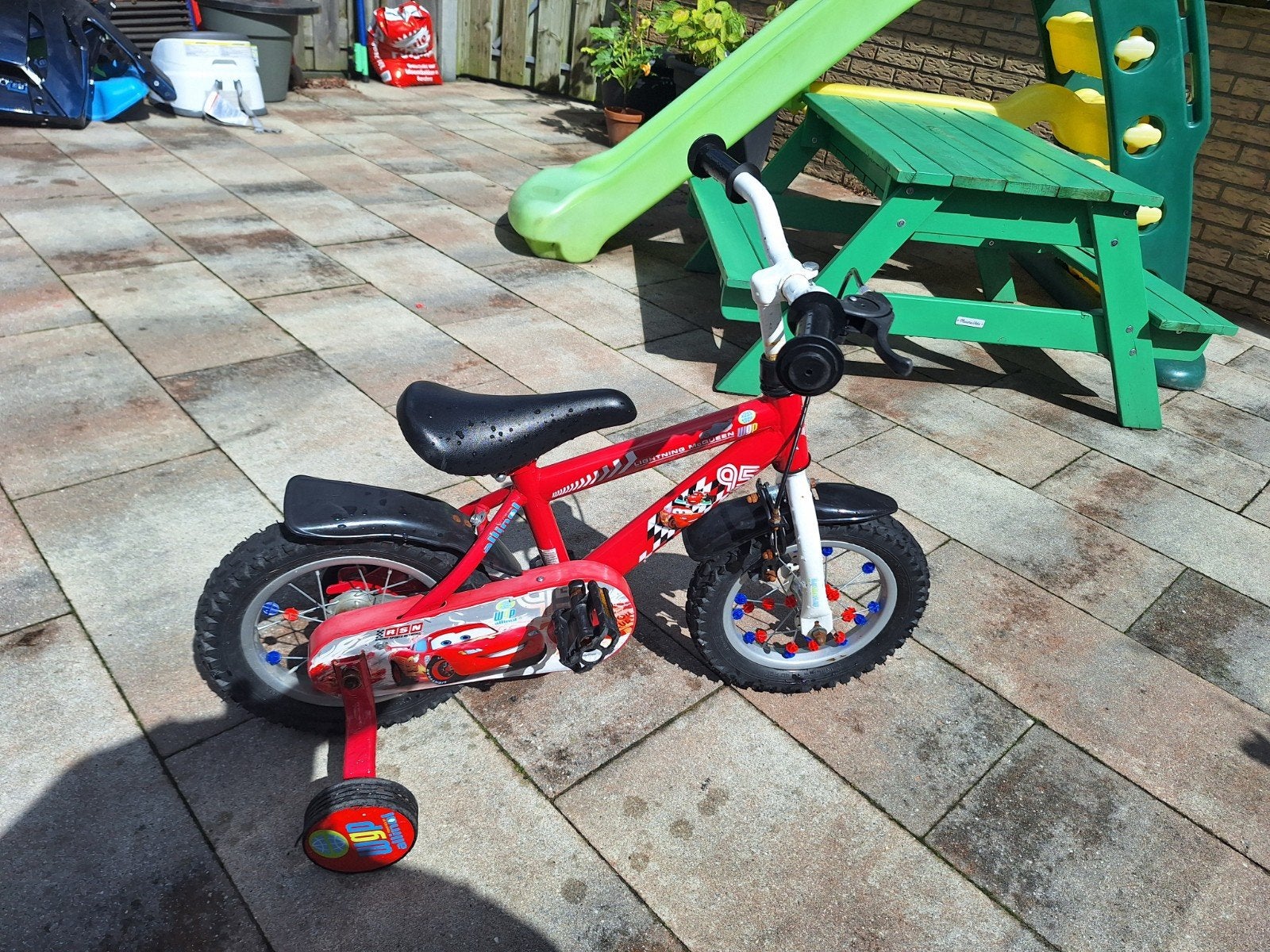 Gratis af te halen: 12 inch kinderfietsje (cars), Ophalen, Gebruikt, Minder dan 16 inch, Zijwieltjes