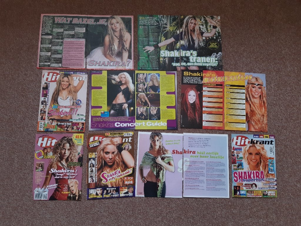 Knipsels Cuttings Shakira 7 Artikelen 4 Covers Hitkrant, Ophalen of Verzenden, 1980 tot heden, Nederland, Knipsel(s)