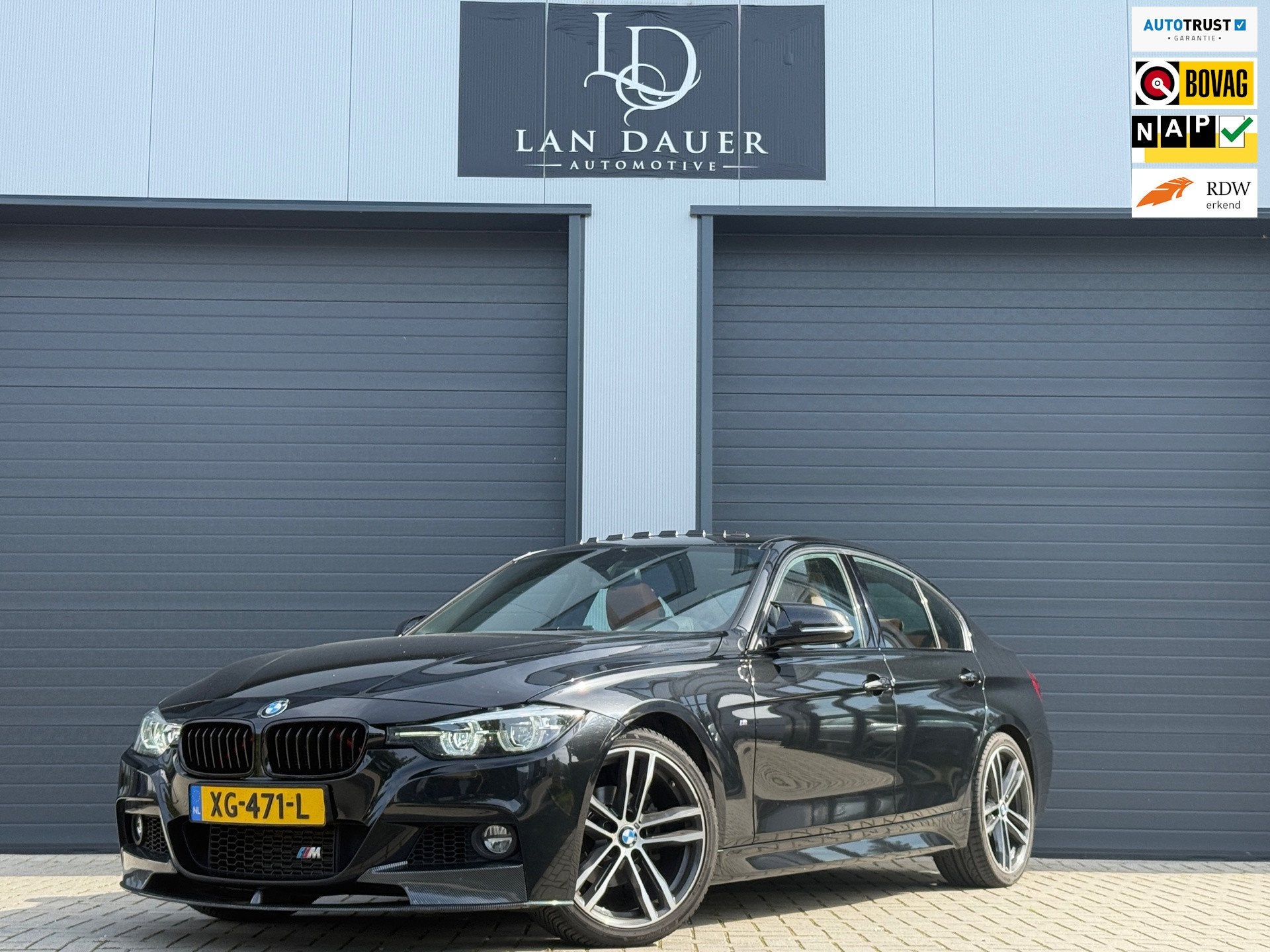 BMW 3-serie 318i M Sport VIRTUELE COCKPIT / LEDER / CARBON /, Automaat, Gebruikt, Euro 6, Zwart
