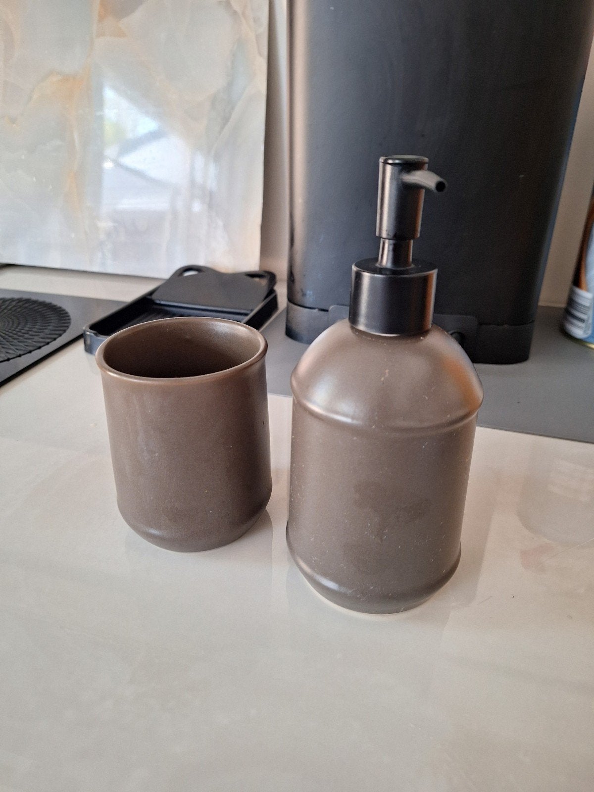 IKEA Badkamerset: Zeepdispenser & Beker - Bruin, Ophalen of Verzenden
