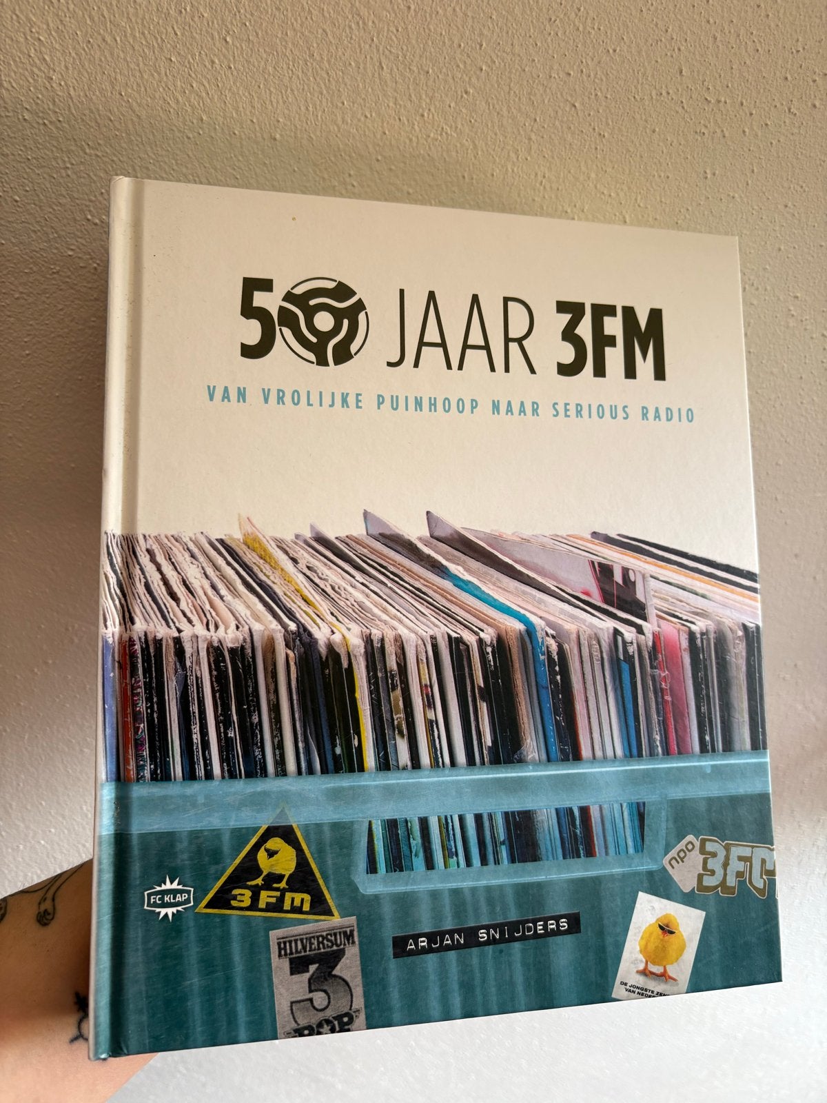 50 Jaar 3FM - Van Vrolijke Puinhoop naar Serious Radio, Boeken, Muziek, Ophalen of Verzenden, Zo goed als nieuw, Overige onderwerpen