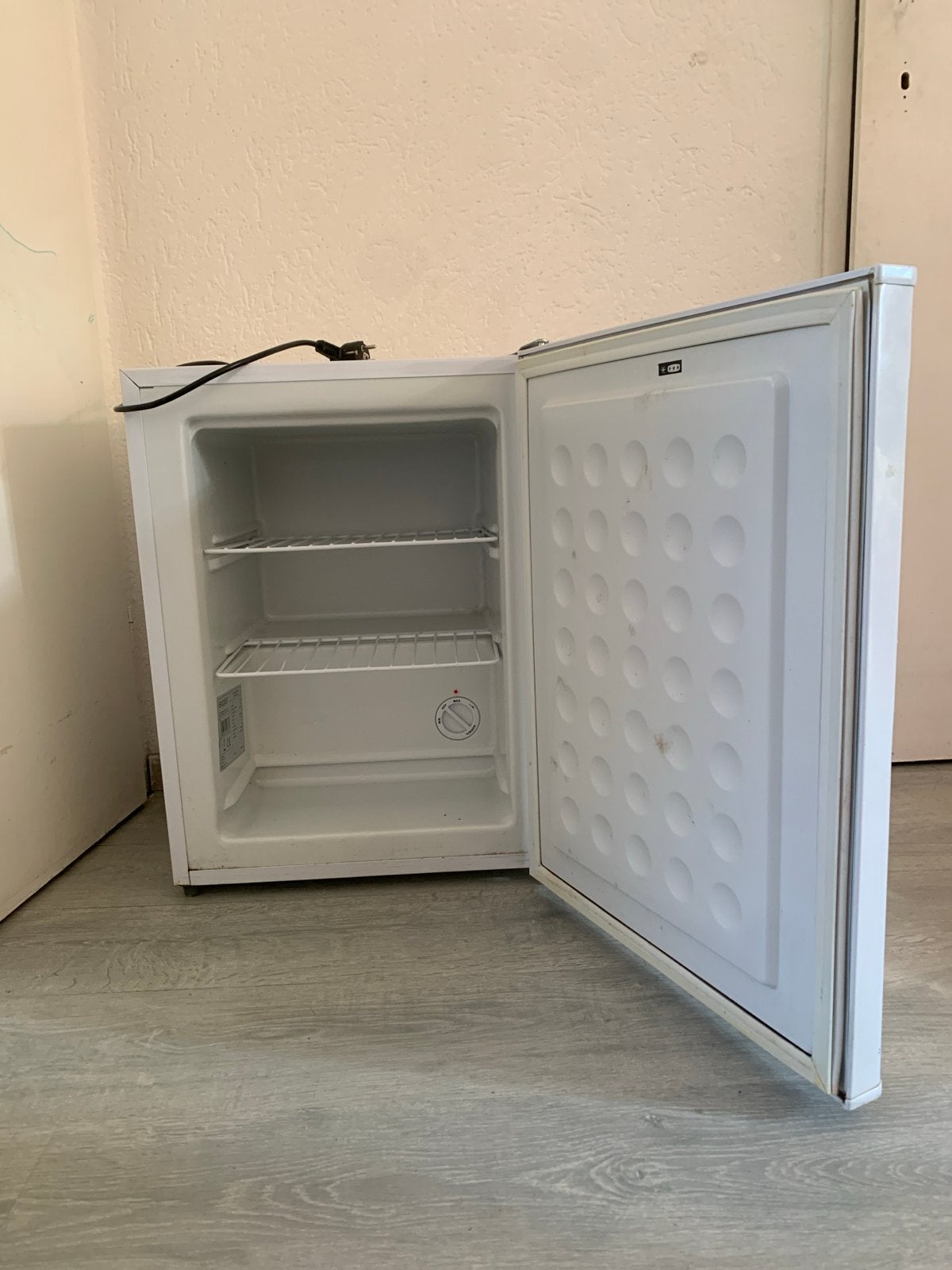 Compacte koelkast met vriesvakje - Ideaal voor kleine ruimte, Gebruikt, Ophalen of Verzenden, Minder dan 75 liter, Met vriesvak