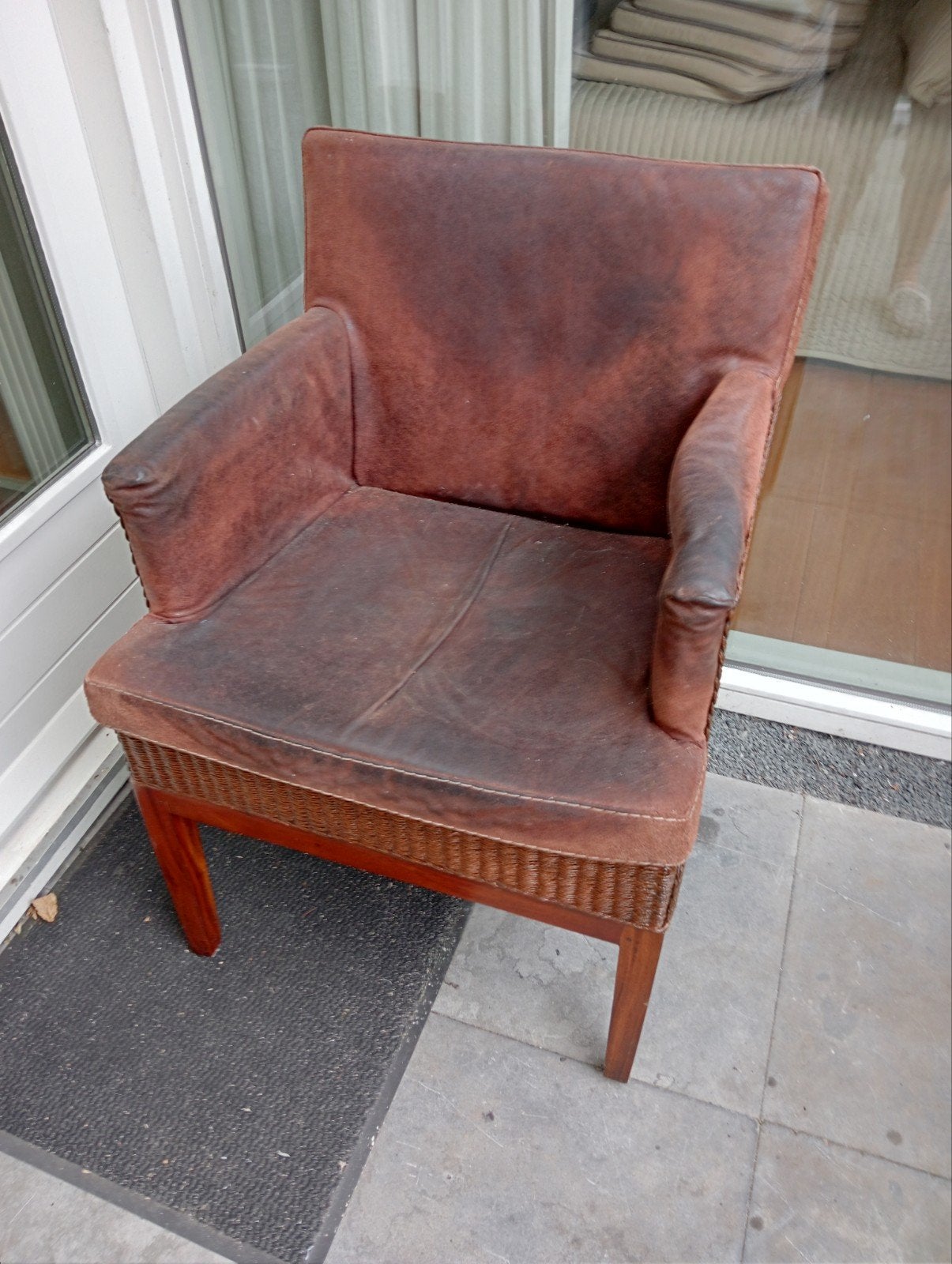 Vintage rotan/leer/suede fauteuil  voor een tuinplant., Ophalen, Gebruikt, 50 tot 75 cm, Leer