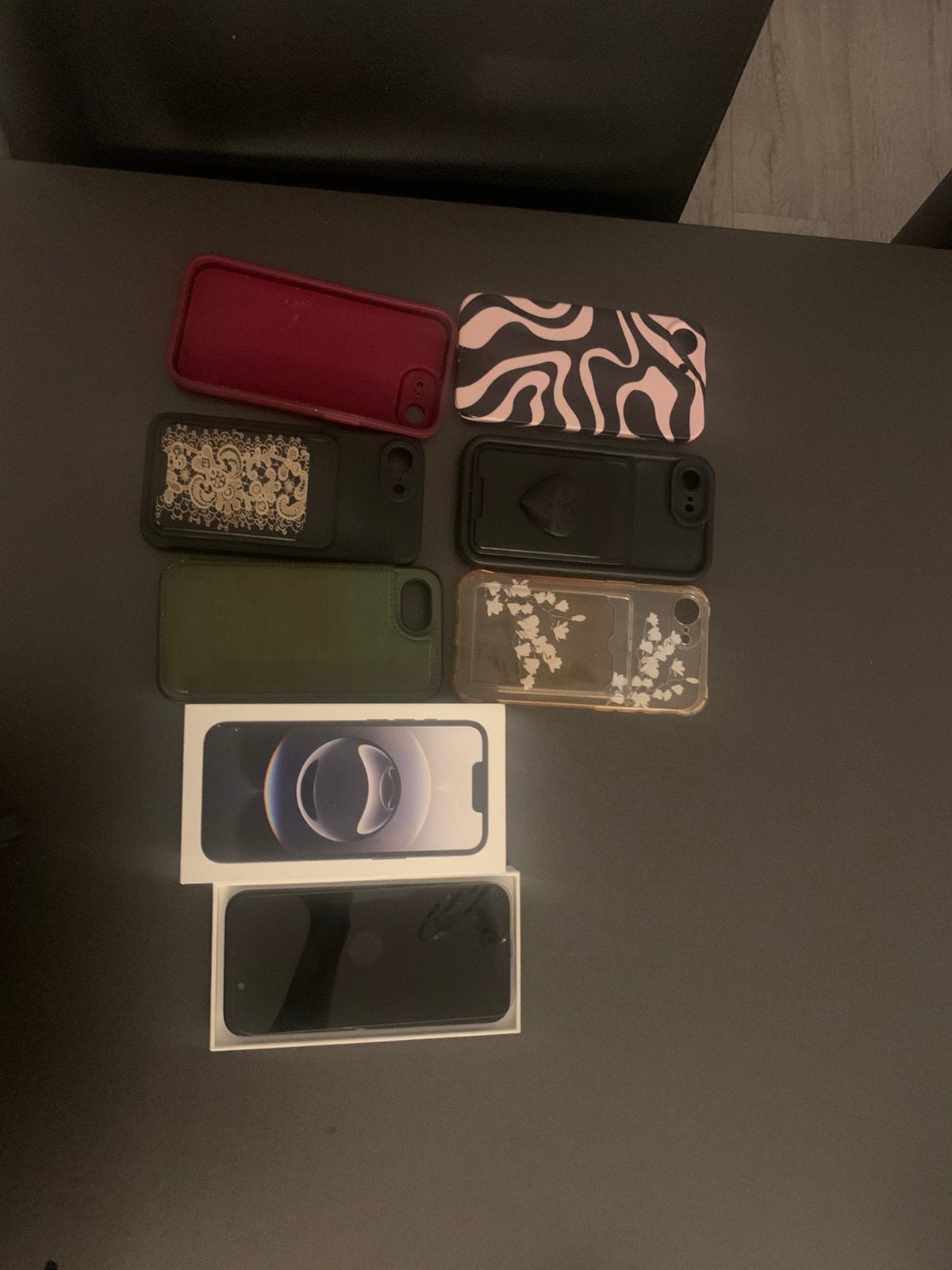 Iphone 16 e inclusief accessoires, Ophalen of Verzenden, Zo goed als nieuw, Zwart, Minder dan 95 cm
