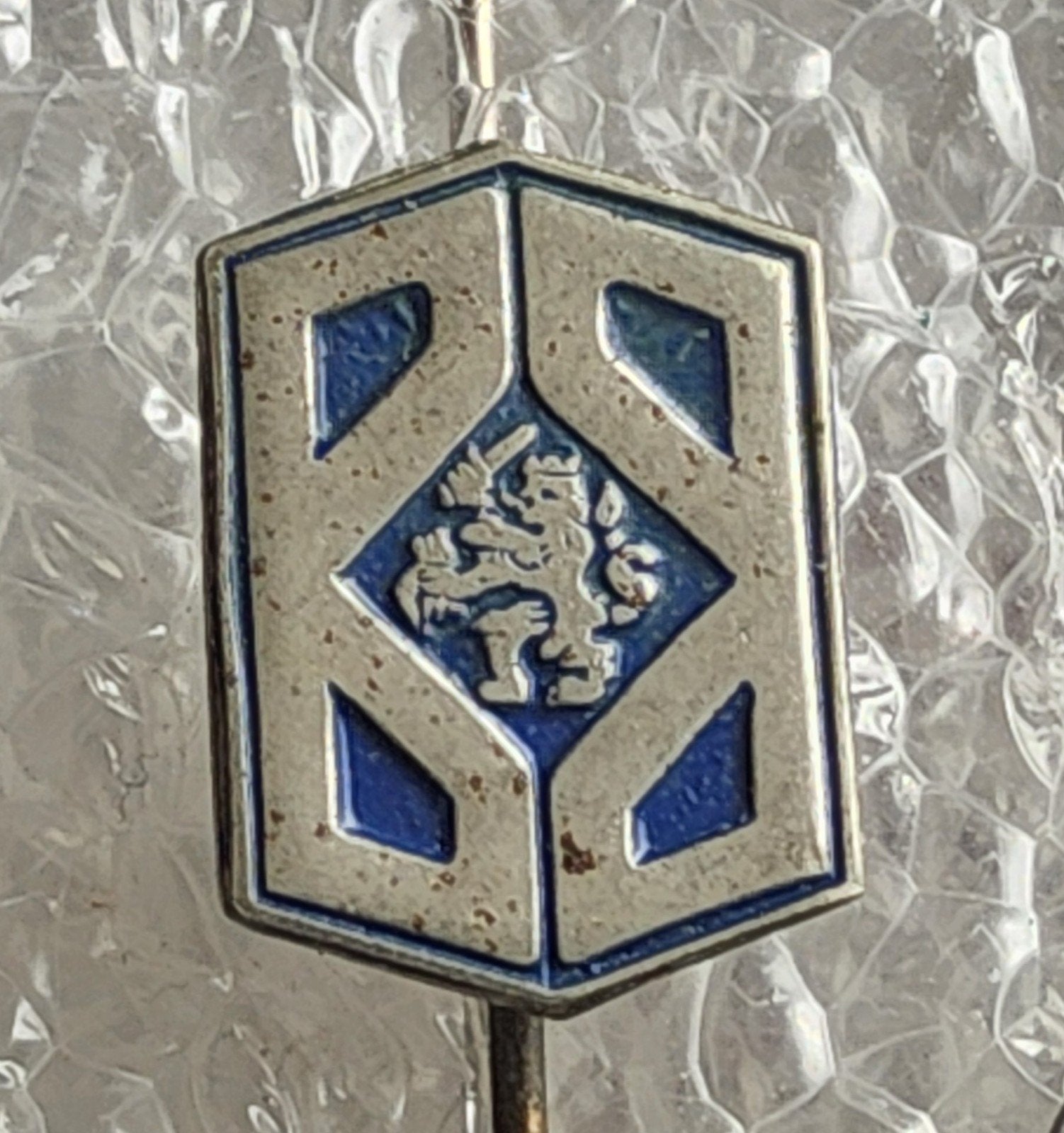 Vintage Speldje BB Bescherming Bevolking met Leeuw, Verzamelen, Ophalen of Verzenden, Gebruikt, Overige onderwerpen, Speldje of Pin