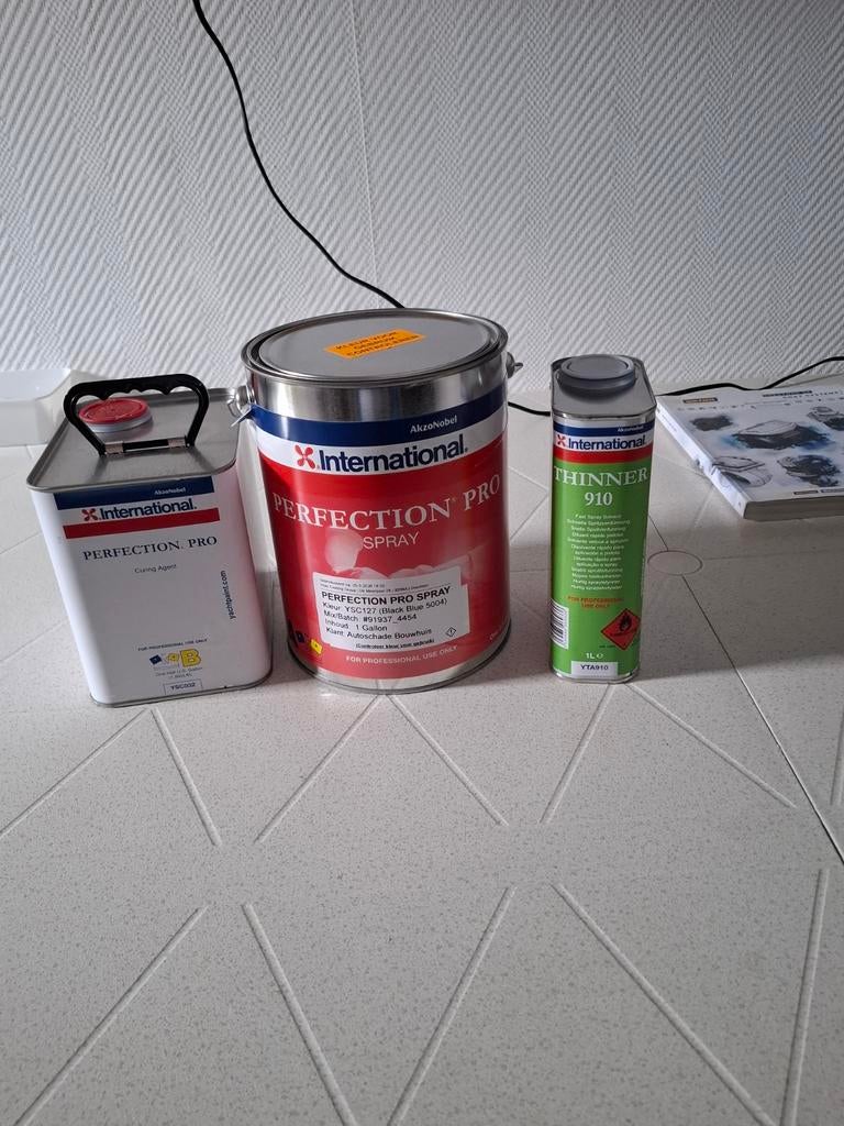 Verf 2 componenten zwart/blauw, Ophalen, Nieuw, Verven