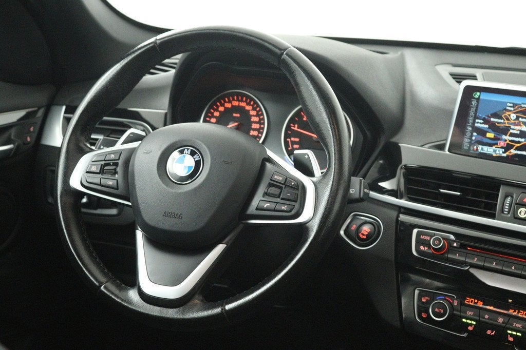 BMW X1 SDrive20i Corporate Lease High Executive (PANORAMADAK, 1998 cc, Wit, Bedrijf, SUV of Terreinwagen