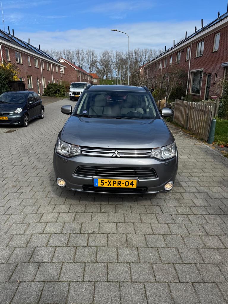 Mitsubishi Outlander 2.0 INSTYLE+  Phev 203pk 4WD CVT 5P, Auto's, Mitsubishi, 1998 cc, Outlander, Beige, 4 cilinders