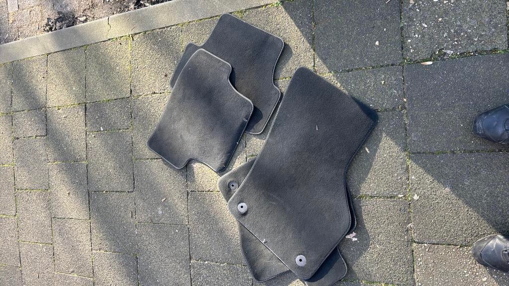 Te Koop - Set originele audi a3 8v matten, krik set, Auto diversen, Ophalen, Audi, Audi, Audi