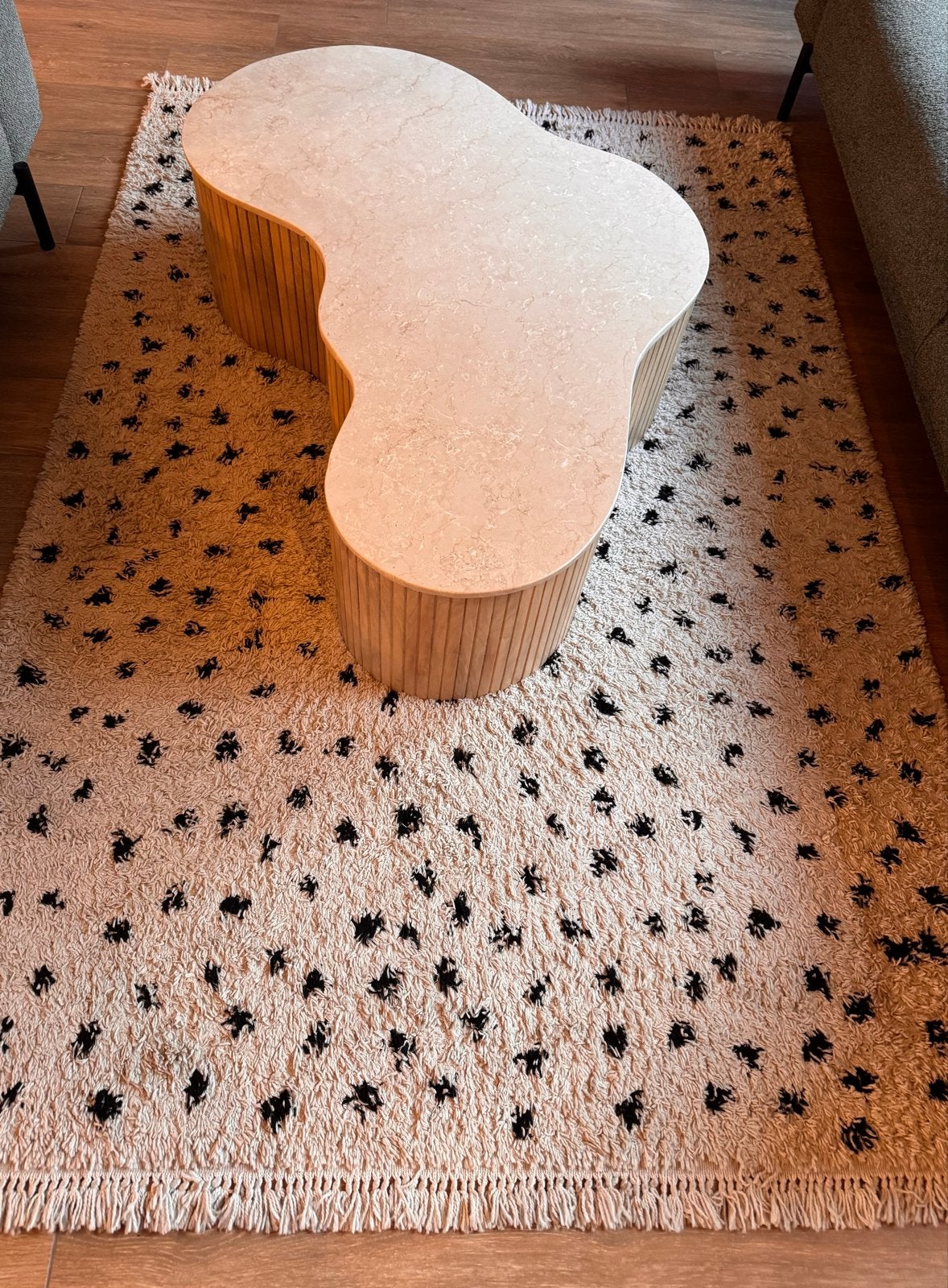 Vloerkleed Varamín stip 160x230 cm, Huis en Inrichting, Stoffering | Tapijten en Kleden, Ophalen, Gebruikt, 150 tot 200 cm, 200 cm of meer