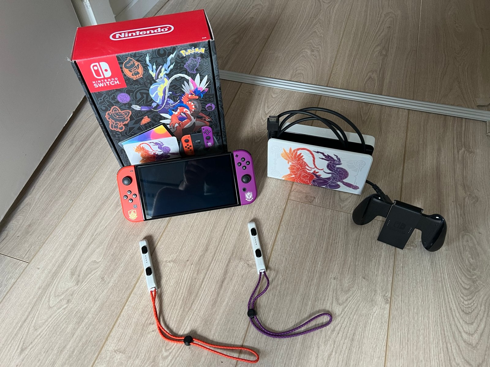 Nintendo Switch OLED Limited Edition Pokémon Scarlet Violet, Ophalen, Zo goed als nieuw, Met 2 controllers, Switch OLED