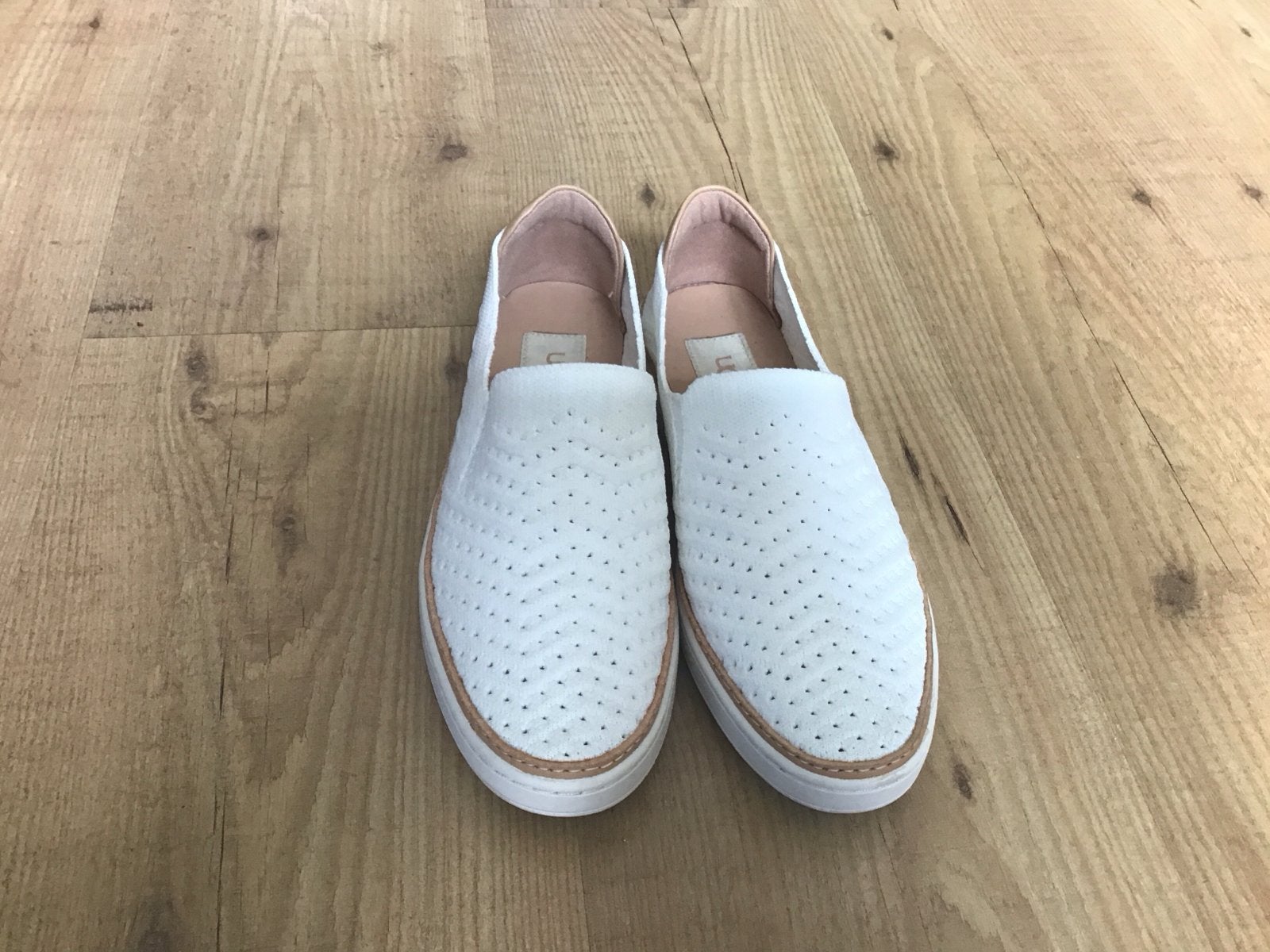 Witte UGG Instappers - Maat 39 - Zo goed als nieuw, Ophalen of Verzenden, Zo goed als nieuw, Wit, Instappers