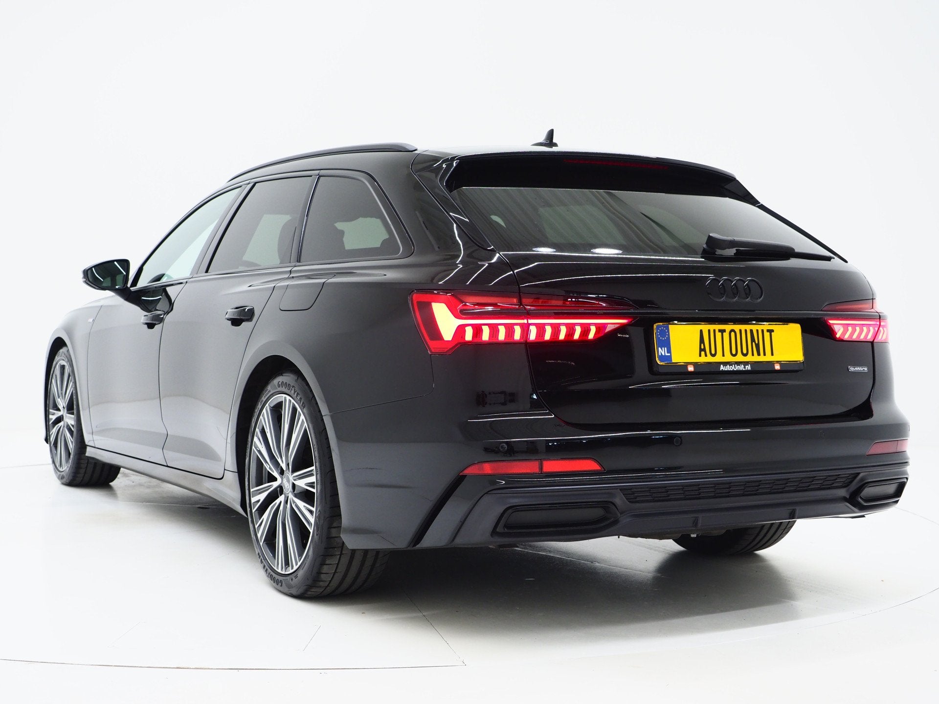 Audi A6 Avant 55 TFSI e quattro Competition | Leder/Alcantar, Auto's, Automaat, Gebruikt, Euro 6, 4 cilinders