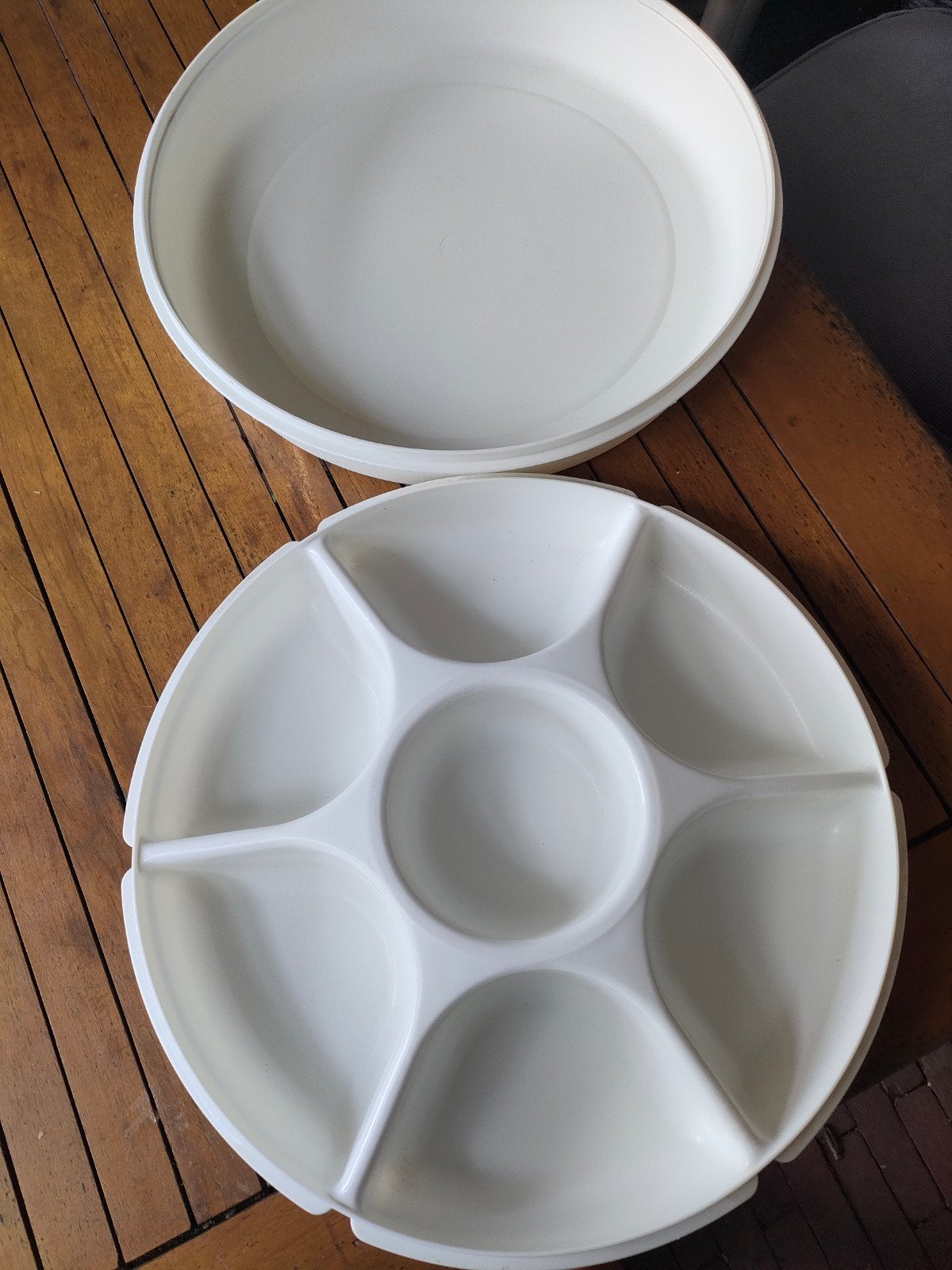 Tupperware Serveerschaal met Vakken en Deksel, Gebruikt, Schaal, Ophalen of Verzenden, Crème
