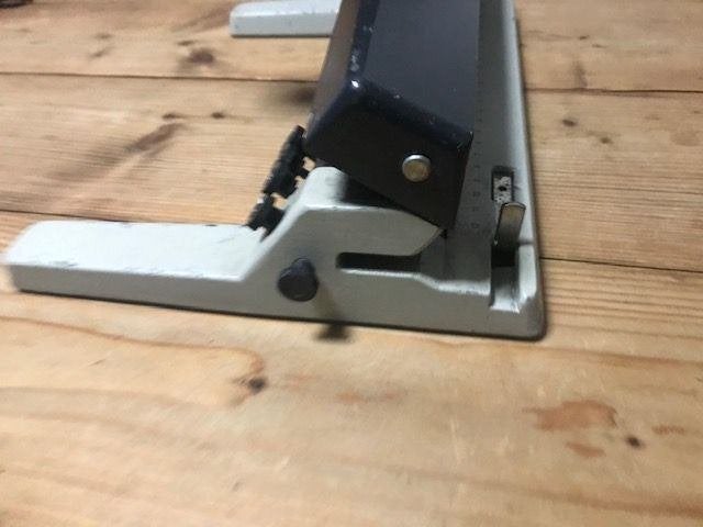 Leitz Akto 5114 Leitz perforator 4-gats verstelbaar, Ophalen of Verzenden, Gebruikt