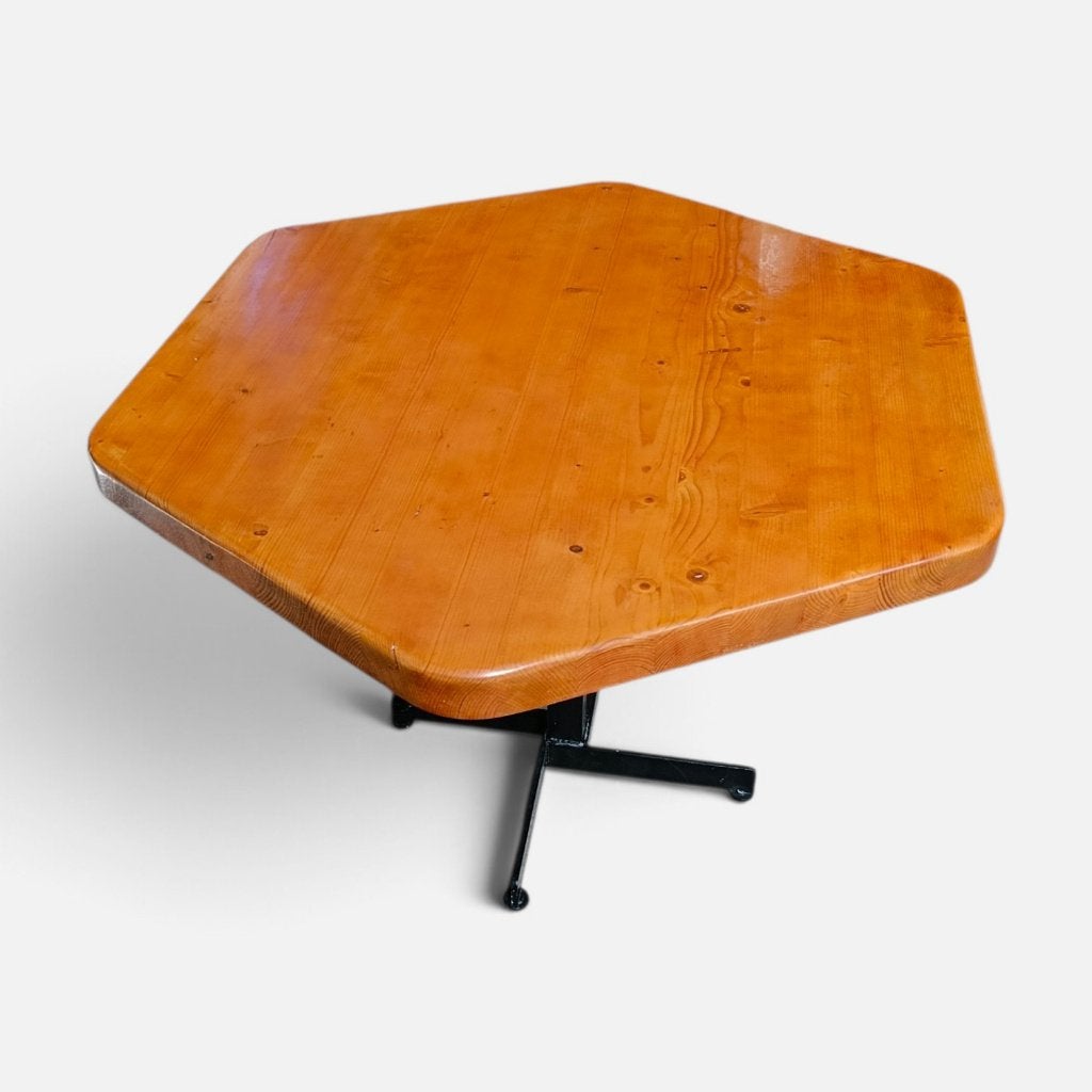 Charlotte Perriand Les Arcs HEXAGONAL table tafel 1970s, Gebruikt, 100 tot 150 cm, Grenenhout, Vijf personen of meer