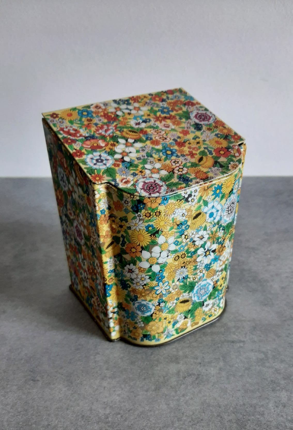 Vintage gebloemd blik klap deksel Engels blik container, Ophalen of Verzenden, Zo goed als nieuw, Overige
