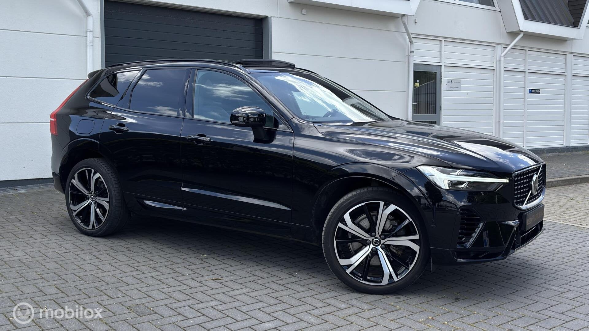Volvo XC60 2.0 T8 AWD 455pk Ultimate Dark Pano/Hud/trekh/HK, Auto's, Volvo, Automaat, Gebruikt, 4 cilinders, 1969 cc