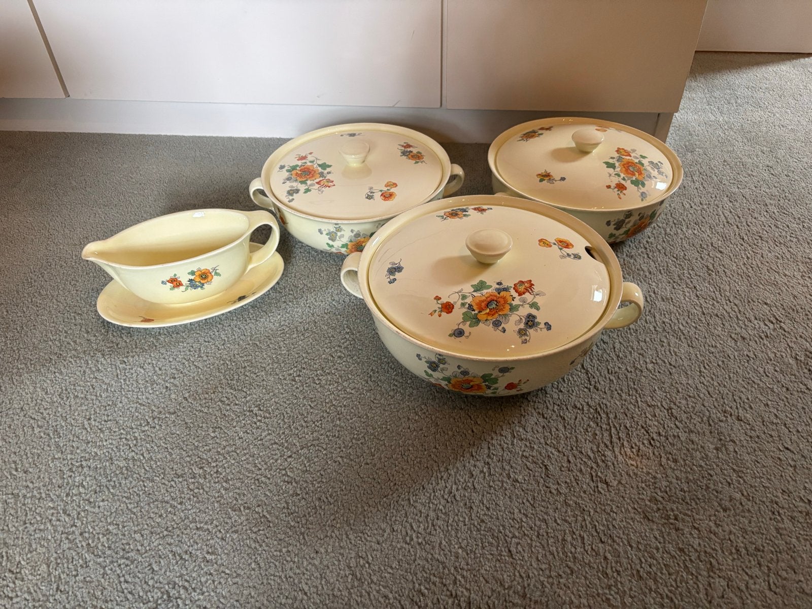 Petrus Regout Vintage serveerschalen en juskom, bloemmotief, Ophalen