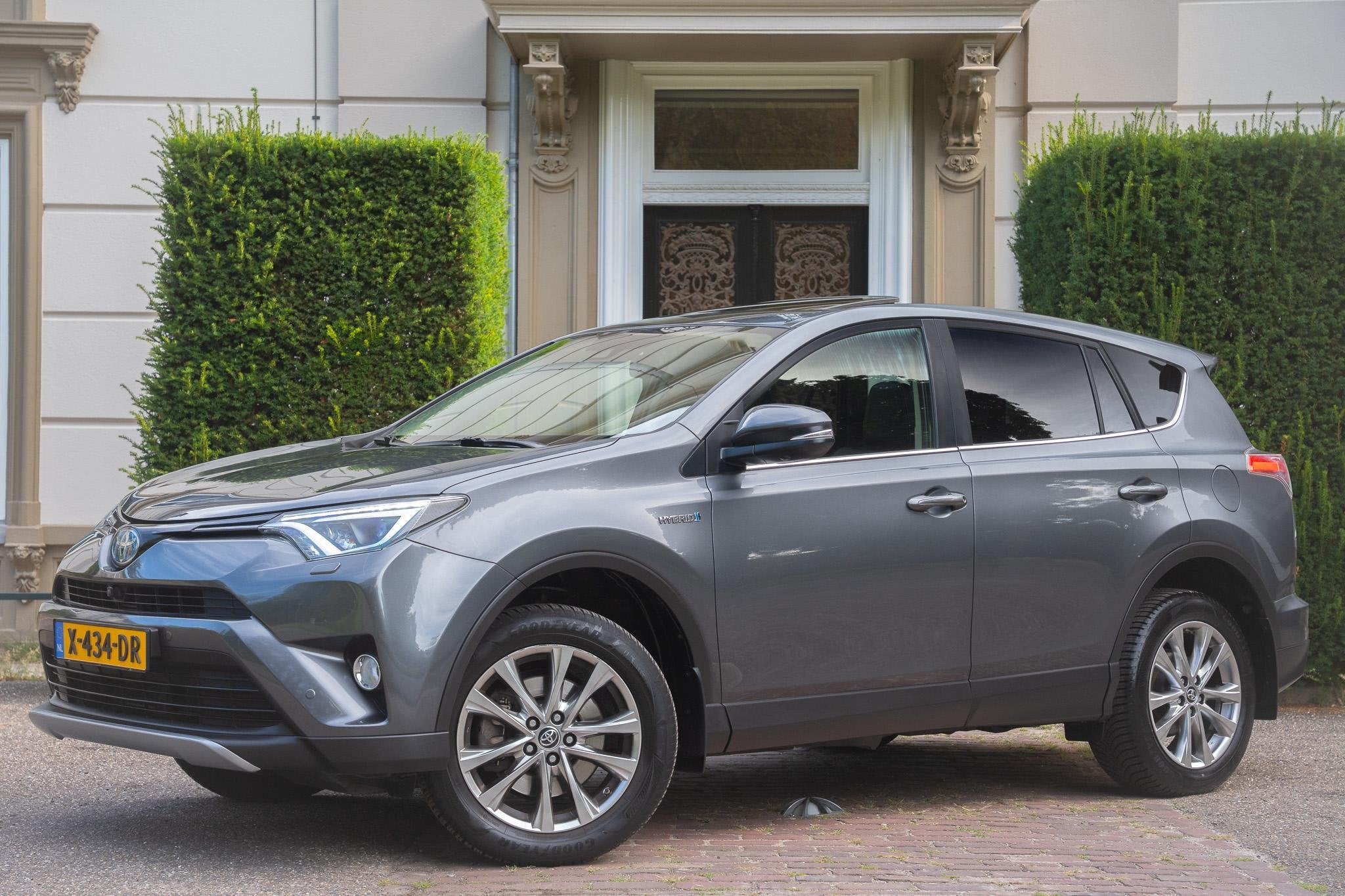 Toyota RAV4 2.5 Hybrid Executive TREKHAAK | PANO | LEDER | M, Auto's, Dealer onderhouden, Gebruikt, Euro 6, Leder