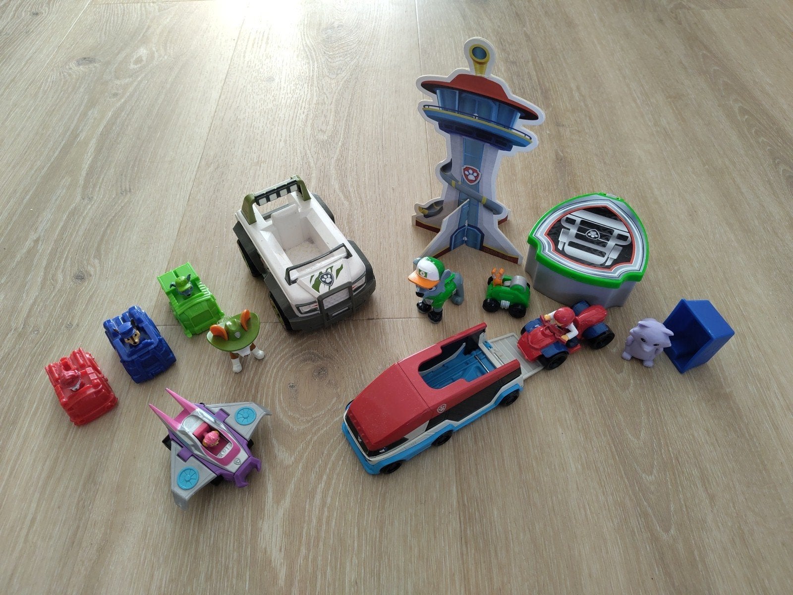 PAW Patrol set speelfiguren met voertuigen en uitkijktoren, Kinderen en Baby's, Speelgoed | Speelgoedvoertuigen, Ophalen of Verzenden