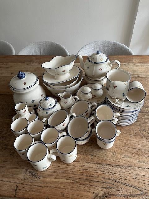 38-delig Servies Petit Rose van Zeller Fayencerie, Ophalen, Zo goed als nieuw, Overige stijlen, Porselein