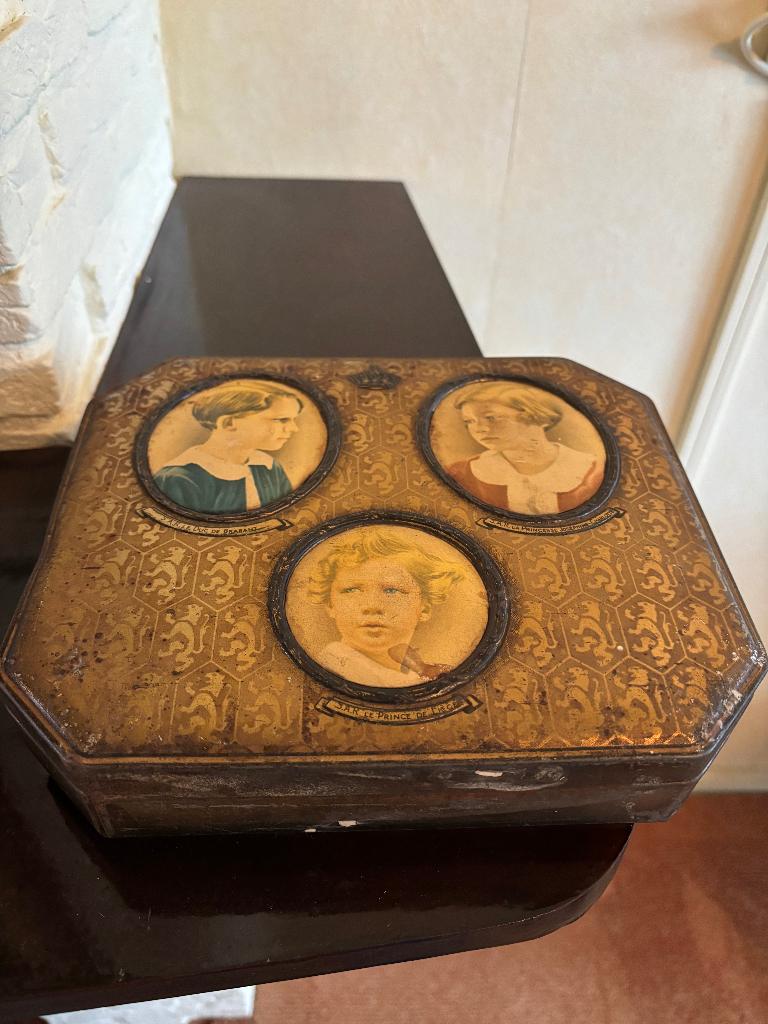 Vintage blikken doos Koningshuis, Verzamelen, Blikken, Ophalen, Gebruikt, Overige