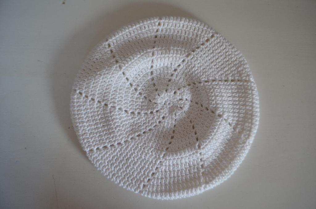 Witte baret | Zelfgehaakt, Nieuw, Pet, Handgemaakt, One size fits all