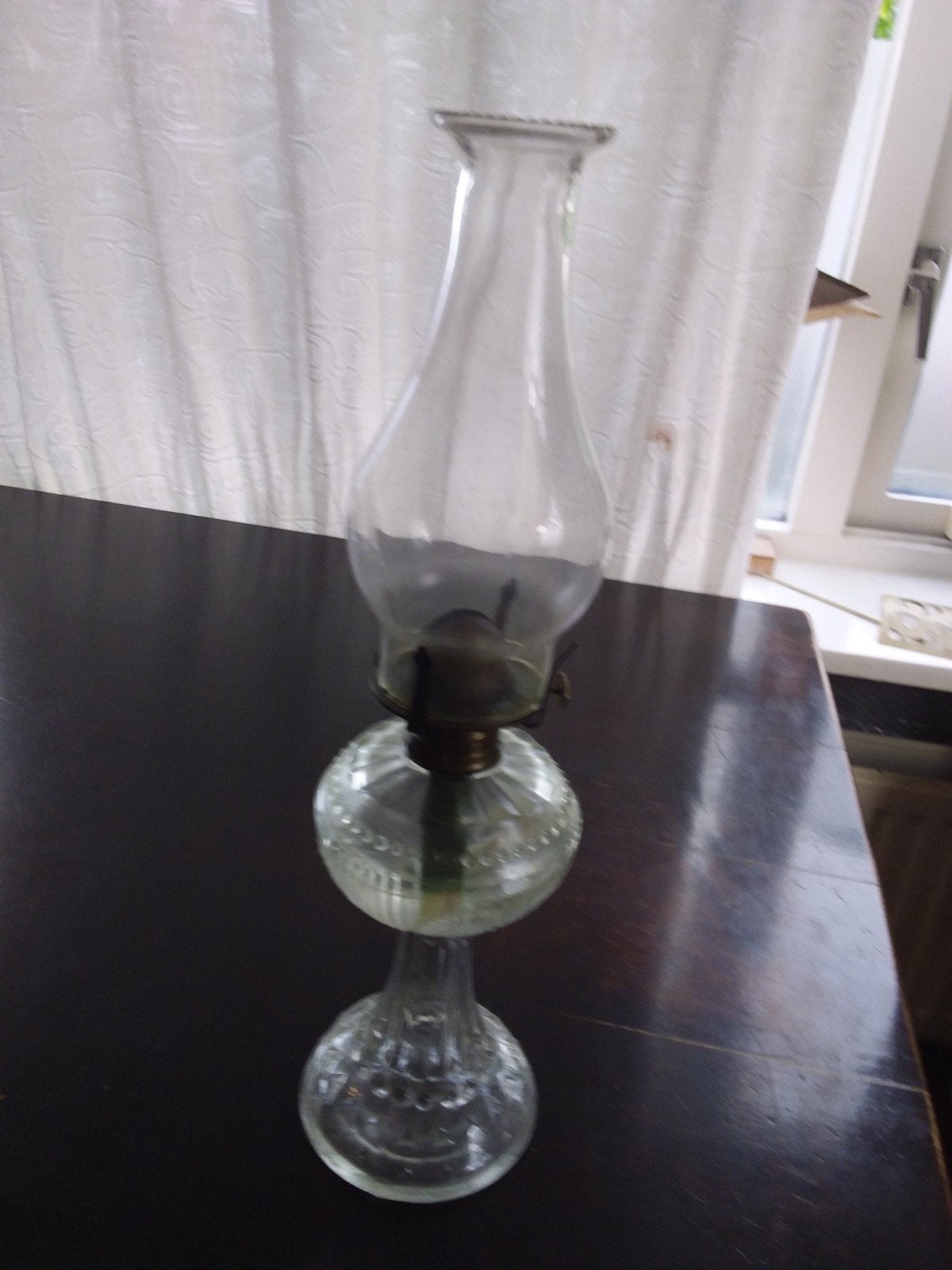 Antieke glazen olielamp met sierlijke details, Ophalen