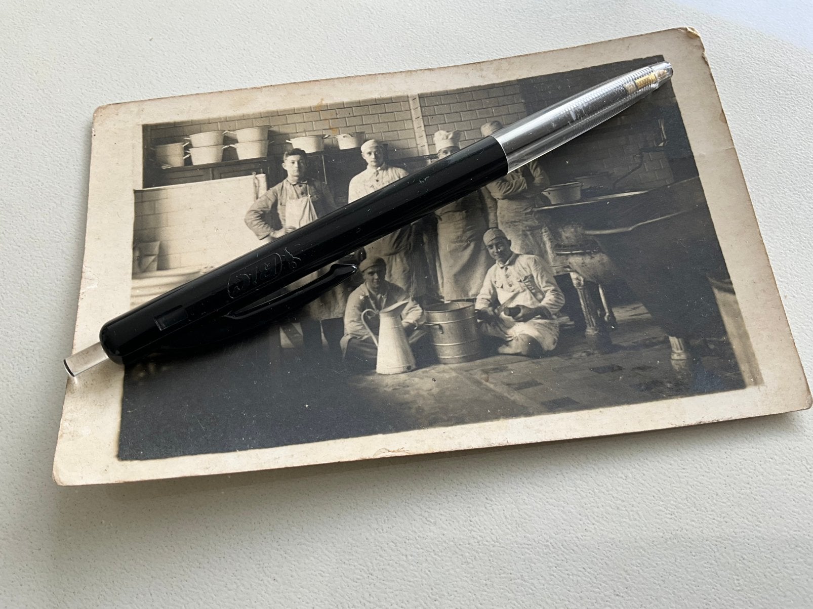 Oude fotokaart   van de bakkerij Debaenst uit Hoogstade, Ophalen of Verzenden, Voor 1940, Zo goed als nieuw