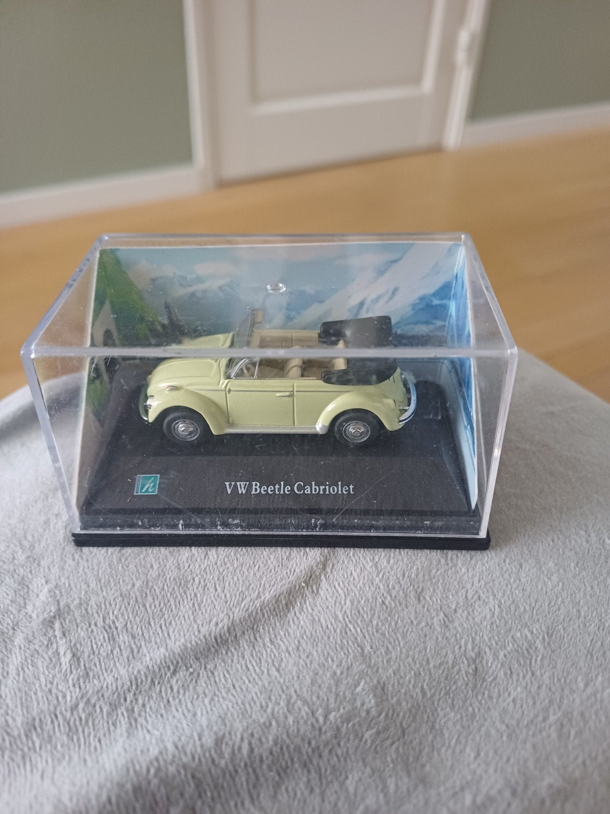 1:72 VW Kever Cabriolet / 1302 Kever Lichtgroen in doosje, Ophalen of Verzenden