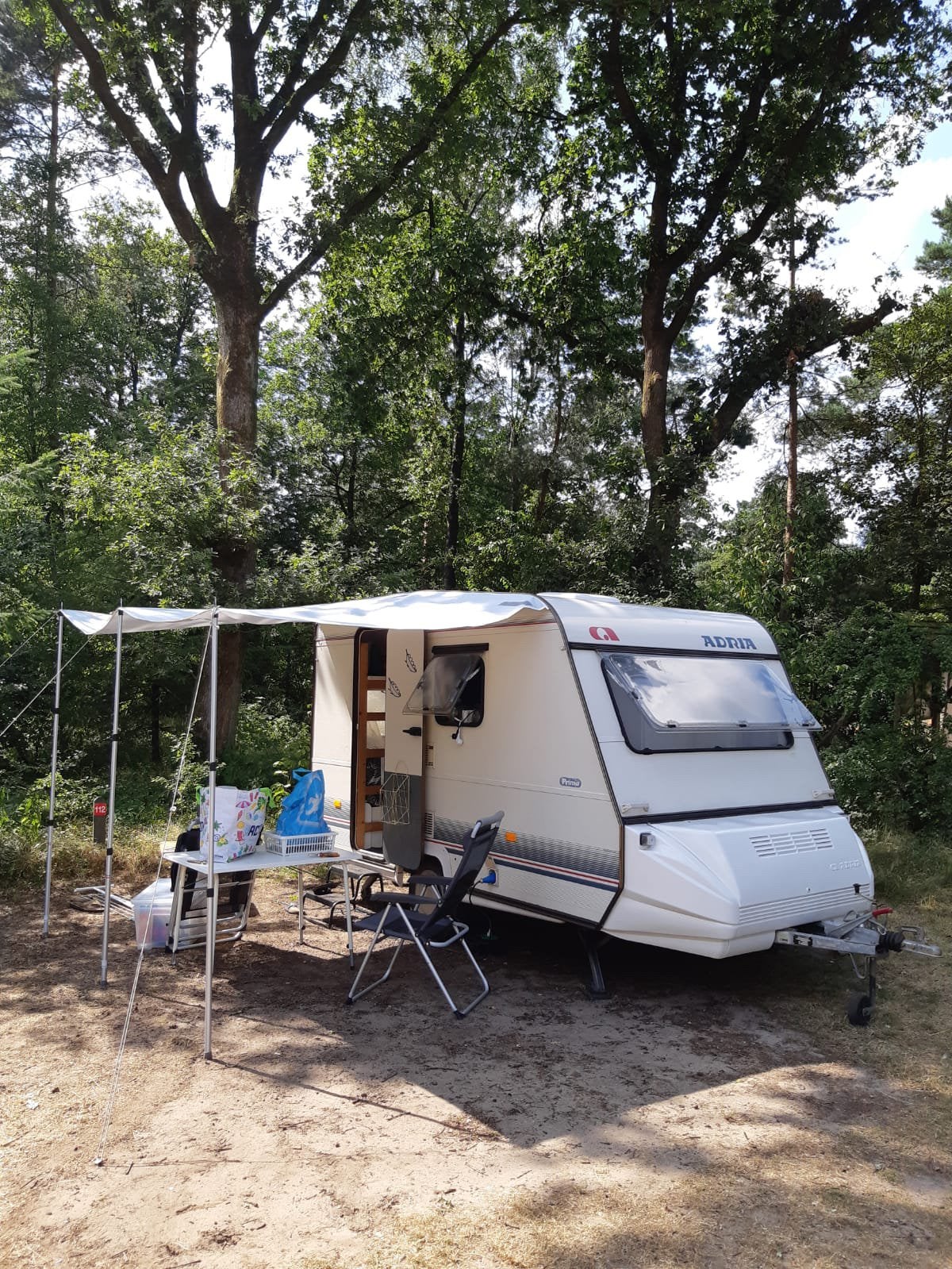 Hele kleine maar superhandige Adria caravan met stapelbed, Caravans en Kamperen, Caravans, Rondzit, Koelkast, Particulier, Adria