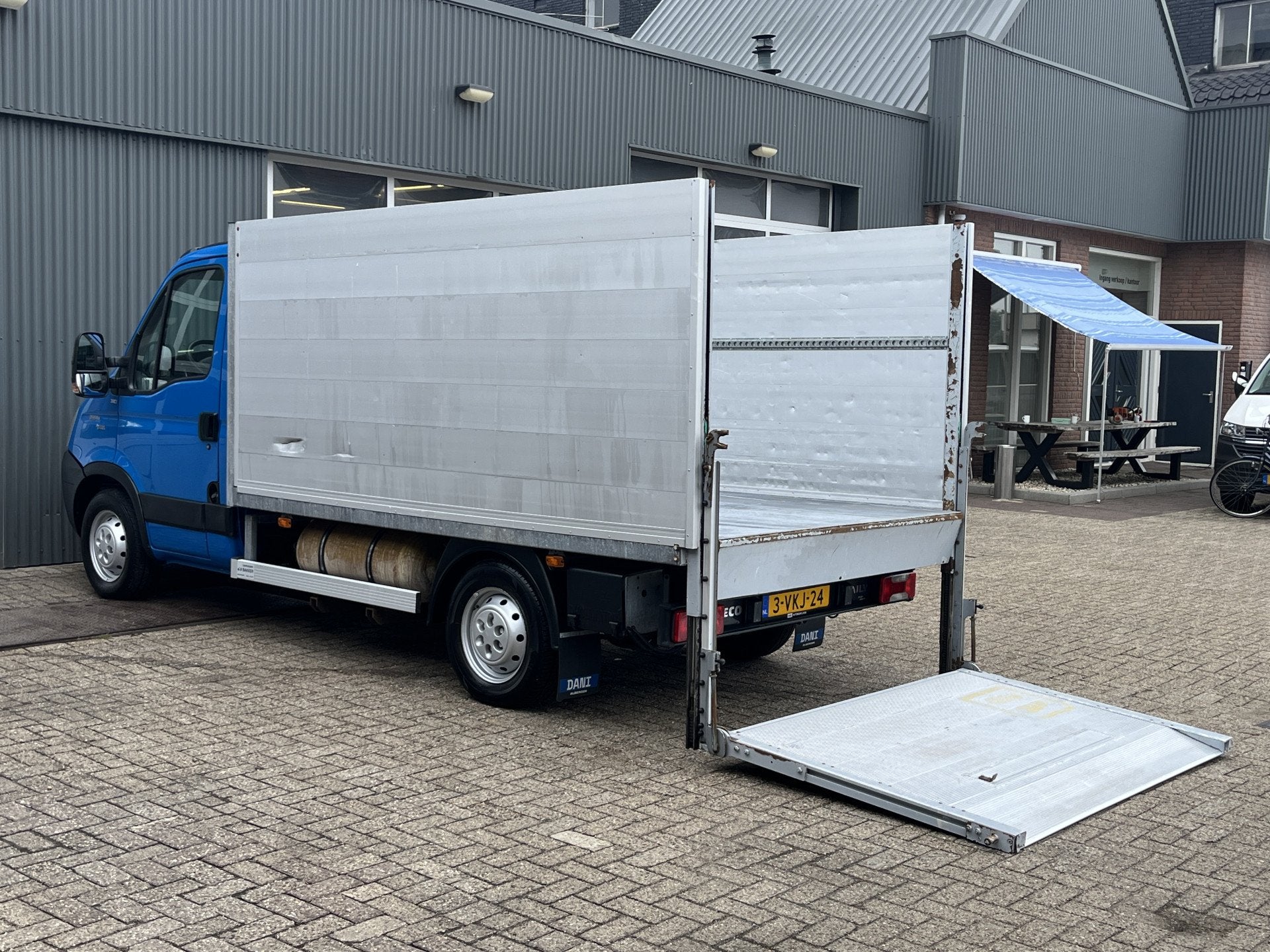 Iveco Daily 35S14G CNG Kipper Benziine Aardgas Laadklep Crui, Euro 5, Gebruikt, Zwart, 4 cilinders