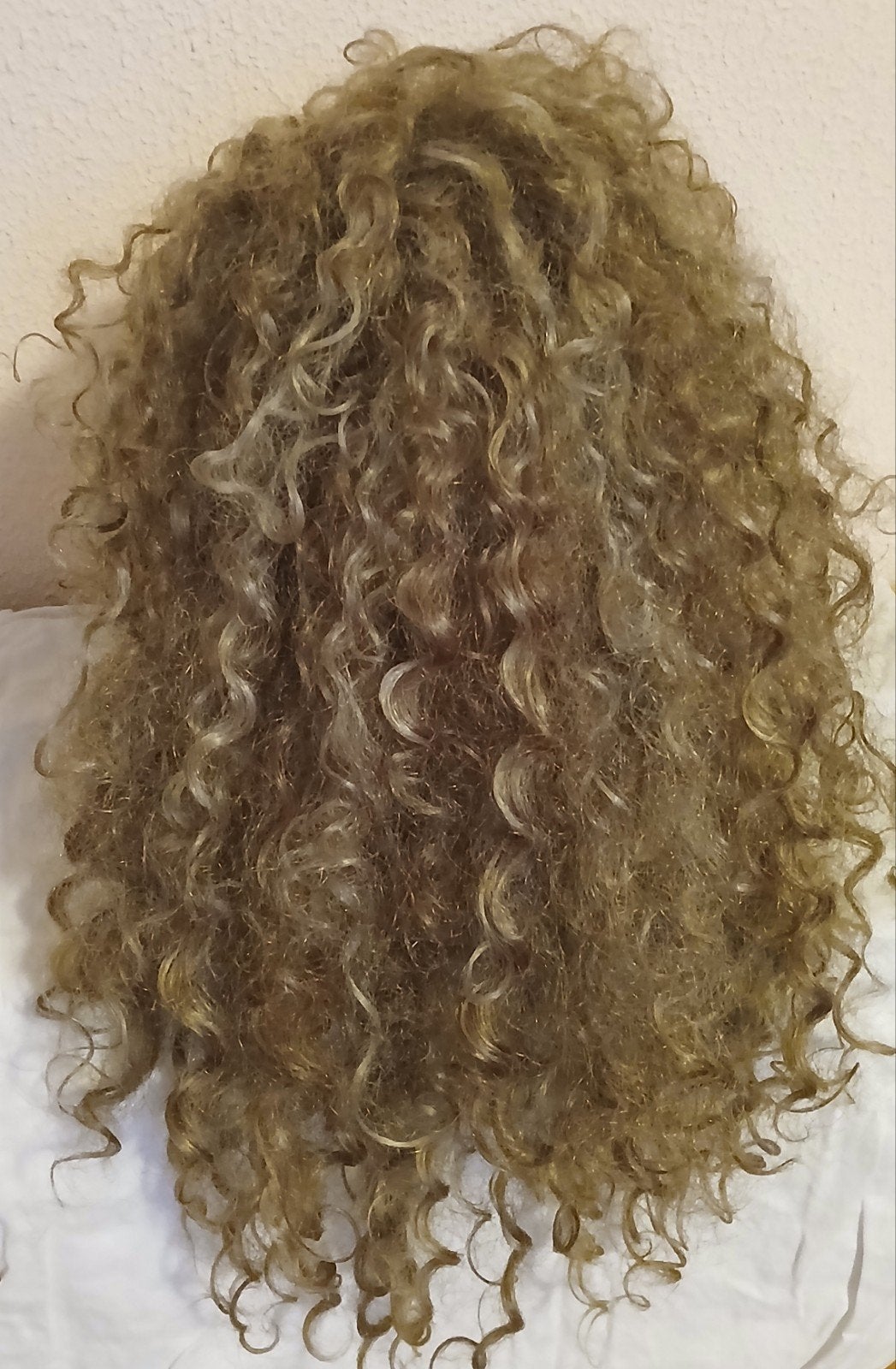 Krullend lang haar pruik (synthetisch) goudblond, Ophalen of Verzenden, Gebruikt, Overige typen