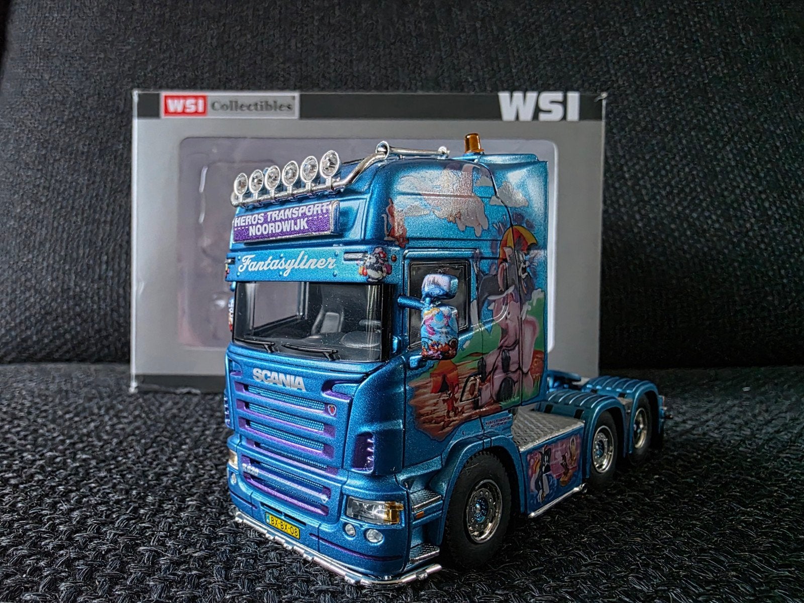 Scania R620 Fantasyliner Heros WSI, Hobby en Vrije tijd, Modelauto's | 1:50, Ophalen of Verzenden, Zo goed als nieuw, Bus of Vrachtwagen