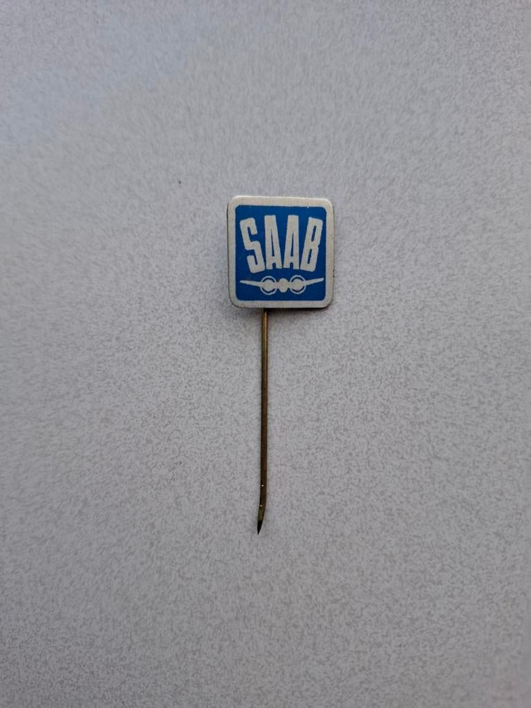 Vintage speldje pin prikker steekspeld SAAB, Ophalen of Verzenden, Gebruikt