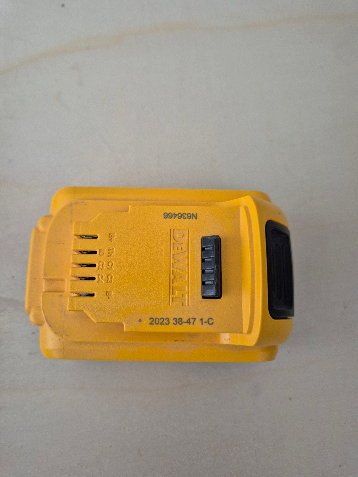 Foto 4 van Dewalt DCN692 constructietacker met nagels