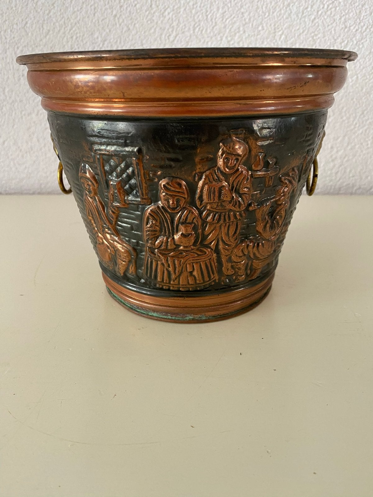 Antieke Koperen Bloempot met Reliëfdecoratie, Antiek en Kunst, Ophalen of Verzenden, Koper