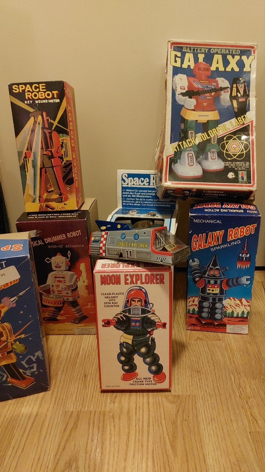 11 robots in doos, Ophalen