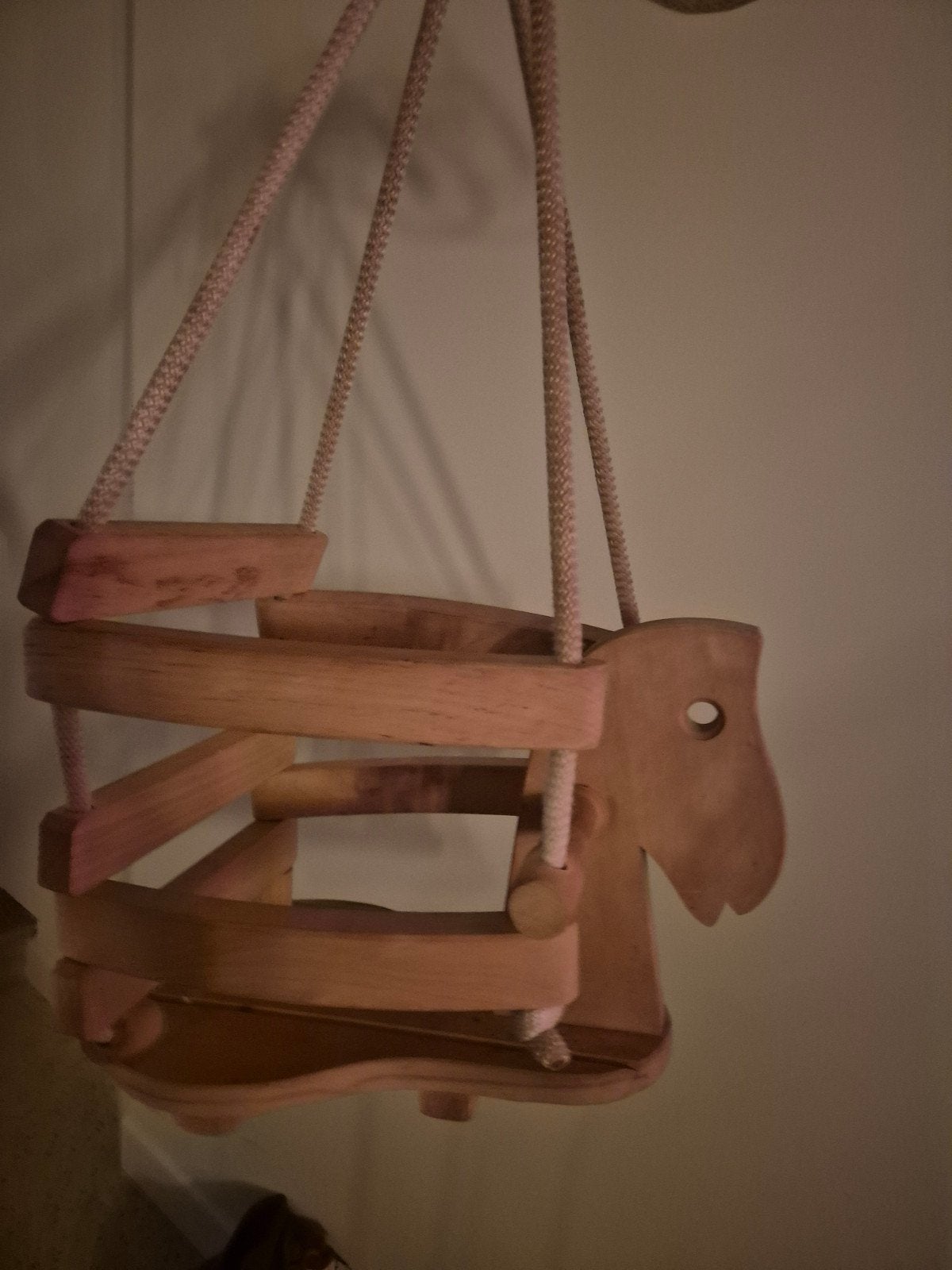 Houten baby en dreumes schommel intopstaat ( paard vorm), Ophalen, Zo goed als nieuw, Rij- of Hobbelspeelgoed