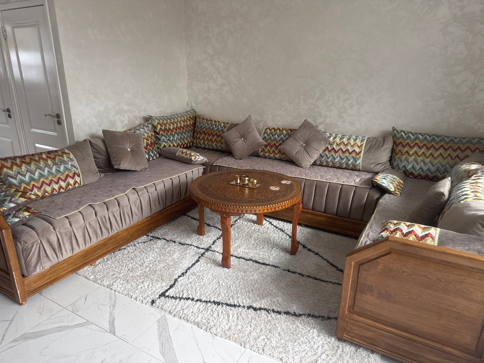 Comfortabele Marokkaanse zithoek met houten details, Ophalen of Verzenden, Zo goed als nieuw, Hout