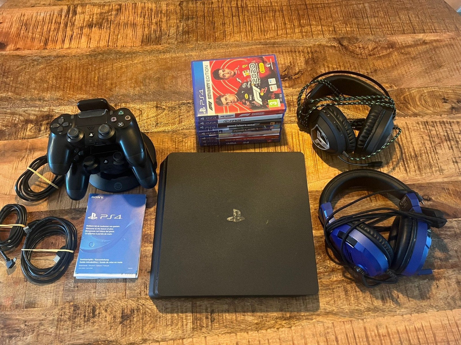 PS4 Slim Bundel: Console, 2 Controllers, 2 Headsets, 7 Games, Ophalen, Gebruikt, Vanaf 18 jaar, Overige genres