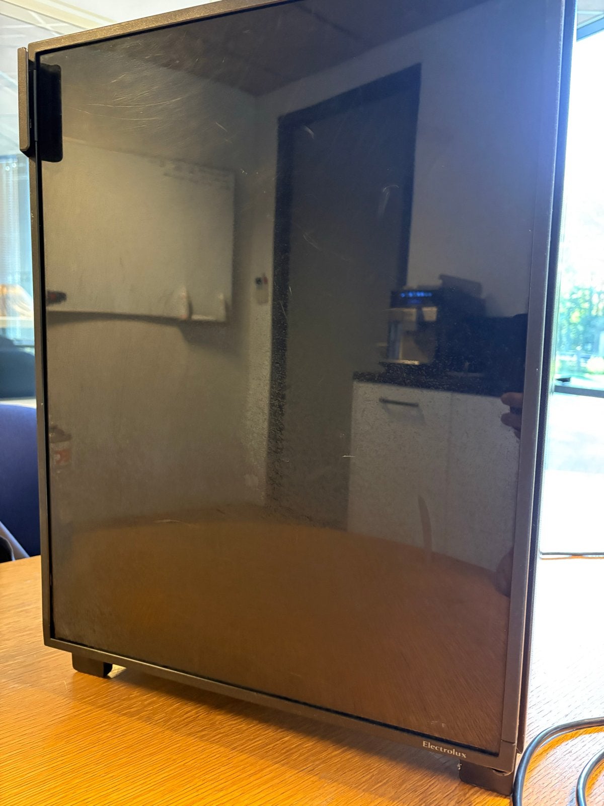 Electrolux Minibar Koelkast - Compact en Stijlvol, Ophalen, Minder dan 85 cm, Minder dan 75 liter, 45 tot 60 cm